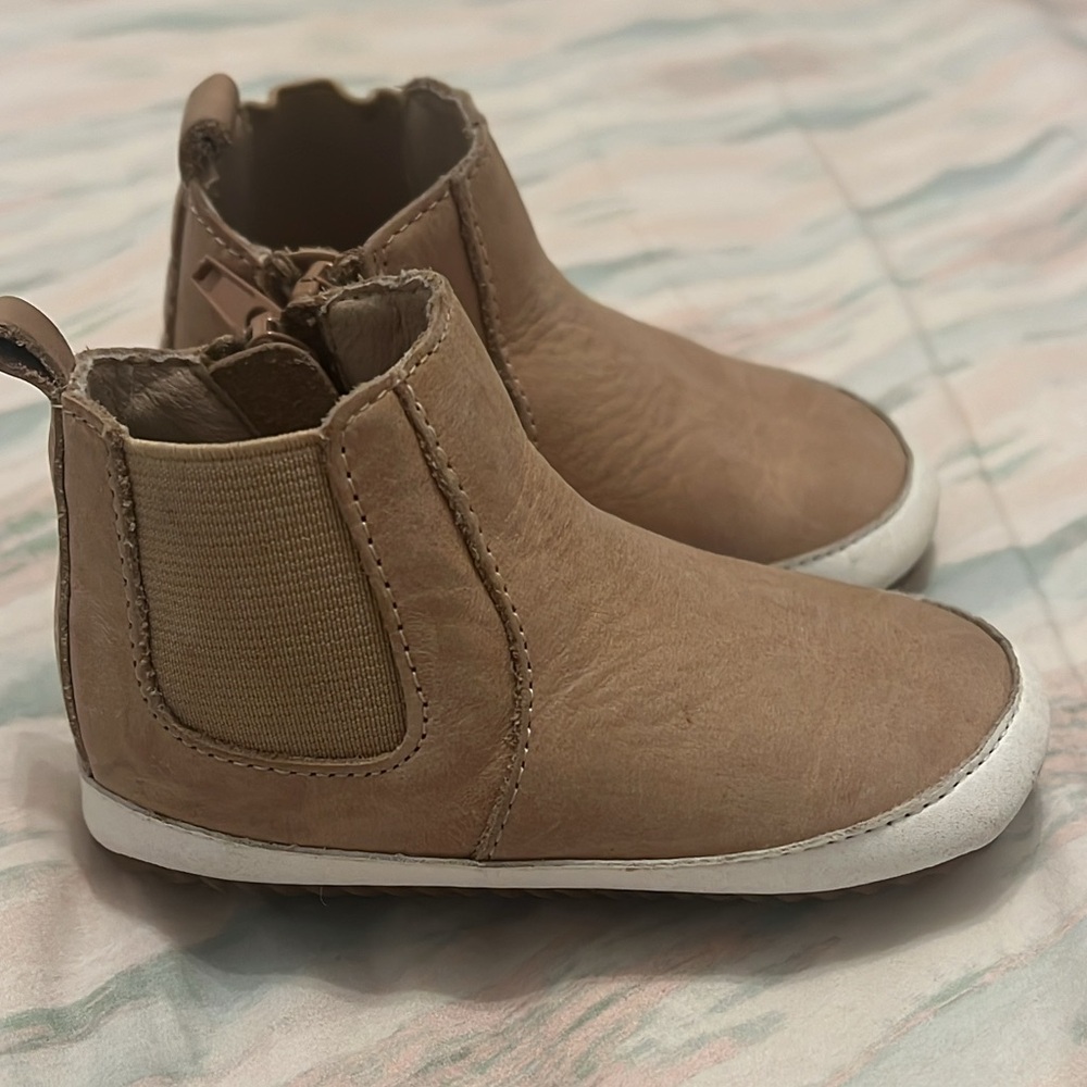 Baby Sprouts boots 18-24 month